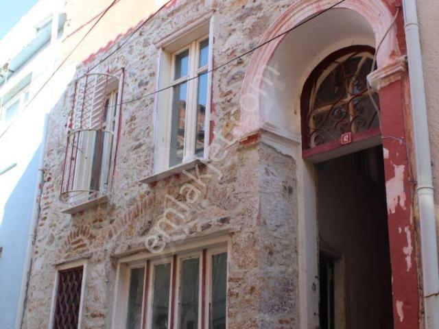 Ayvada'dan Ayvalık Merkez’de Bahçeli 3 Katlı 3+ 1taş Rum Evi