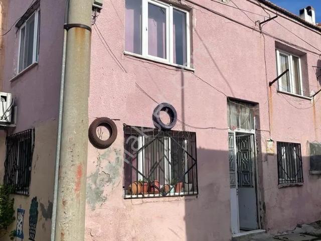 Ayvada'dan Ayvalık Merkez'de 2 Katlı Taş Rum Evi