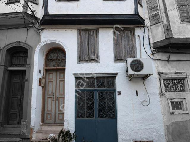 Ayvalık Merkezde Bahçeli, İki Ayrı Girişli, Pansiyona Uygun 3 Katlı Rum Evi
