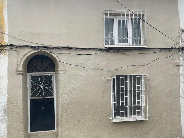 Ayvalık Merkez'de Deniz Manzaralı Avlulu Ve Teraslı 2 Katlı 2+1 Kagir Ev