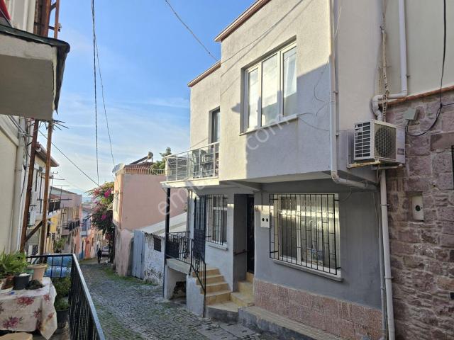 Ayvalık Merkez'de Deniz Manzaralı 3+1 Satılık Müstakil Ev
