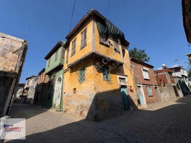Ayvalık Merkezde Sahile Yürüme Mesafesinde Satılık Tarihi Ev