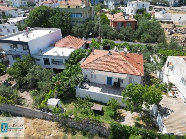 Ayvalık Merkezde Satılık 403 M2 Arsalı Müstakil Ev