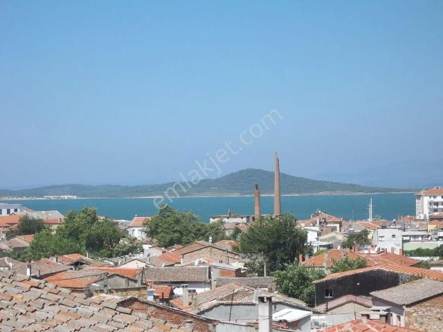Ayvalık Merkez'de Satılık Müstakil Ev Ve Arsa