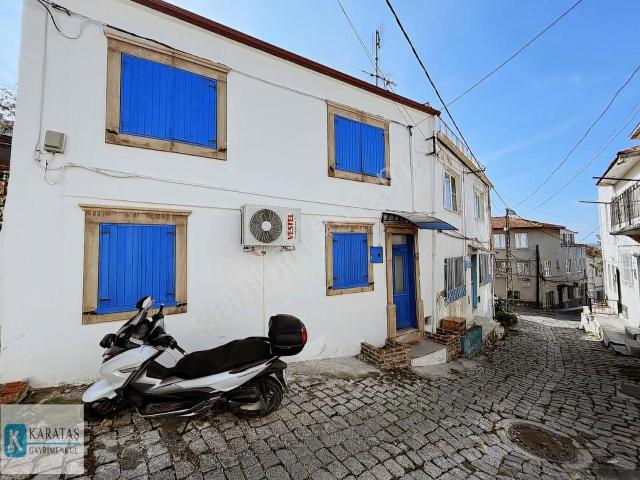 Ayvalık Merkezde Tamamen Yenlenmiş Bahçeli Ve Eşyalı Müstakl Ev