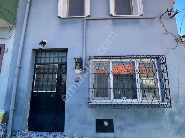 Ayvalık Merkez'de Teraslı 2 Katlı 2+1 Müstakil Evi