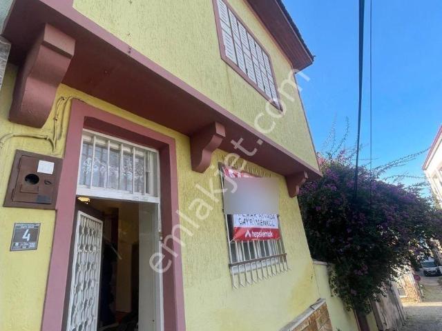 Ayvalık Merkez'de 2 Katlı 3+1 Taş Ev İle Arsa