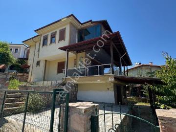 Ayvalık Aliçetinkaya Mahallesin'de 5+2 Satılık Villa