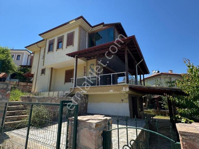 Ayvalık Aliçetinkaya Mahallesin'de 5+2 Satılık Villa