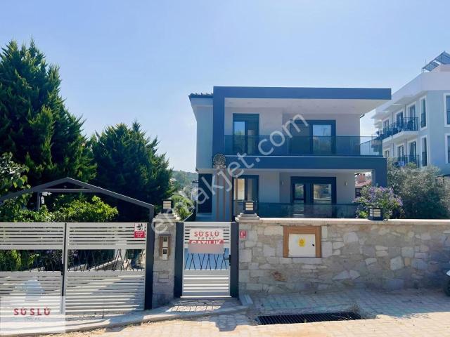 Ayvalık Aliçetinkaya Mh. Satılık Havuzlu Lüks Villa