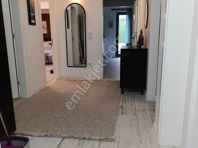 Ayvalık Aliçetinkaya'da Bahçeli Giriş Kat.2+1 Bakımlı Daire