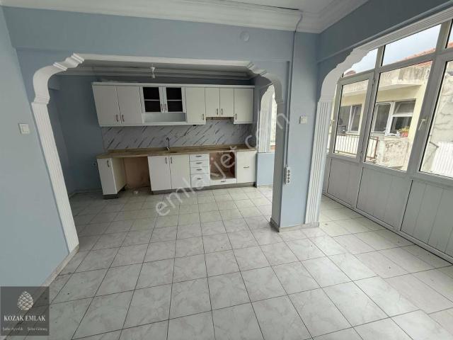 Ayvalık Aliçetinkayada Satılık 3 Artı 1 Sahile Yakın Daire