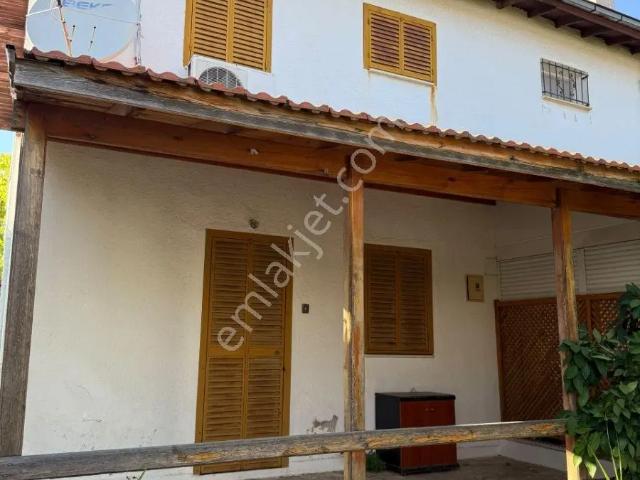 Ayvalık Altınova Akademililer Sitesinde Acil Satılık Villa