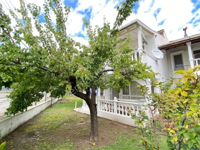 Ayvalık Altınova Sahilde Site İçerisinde Satılık 3+1 Villa