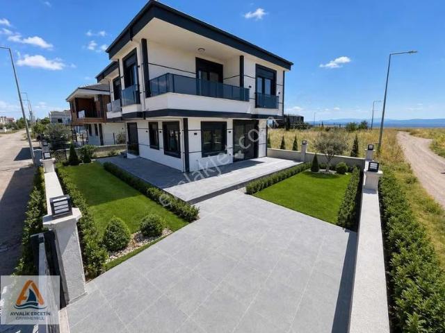 Ayvalık Altınova 4+1 Knm Köşe Deniz Manzaralı Villa