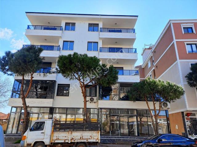 Ayvalık Altınovada Ana Cadde Üzerinde Satılık 3+1