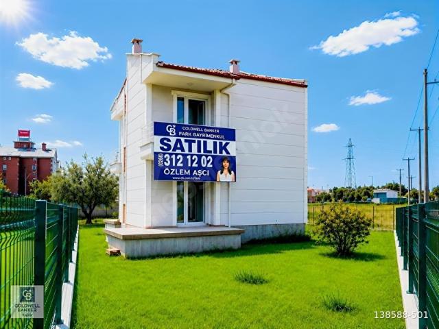 Ayvalık Altınova'da Geniş Bahçeli Müstakil Satılık 2+1 Villa