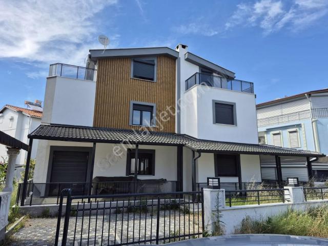 Ayvalık Altınova'da Denize Sıfır Full Eşyalı 5+1 Lüks Villa