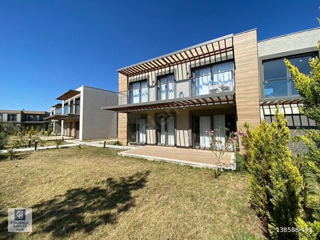 Ayvalık Altınova'da Havuzlu Site İçerisinde 2+1 Satılık Daire