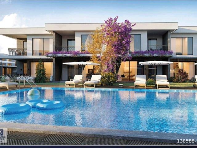 Ayvalık Altınova'da Havuzlu Sitede Satılık 2+1 Villa