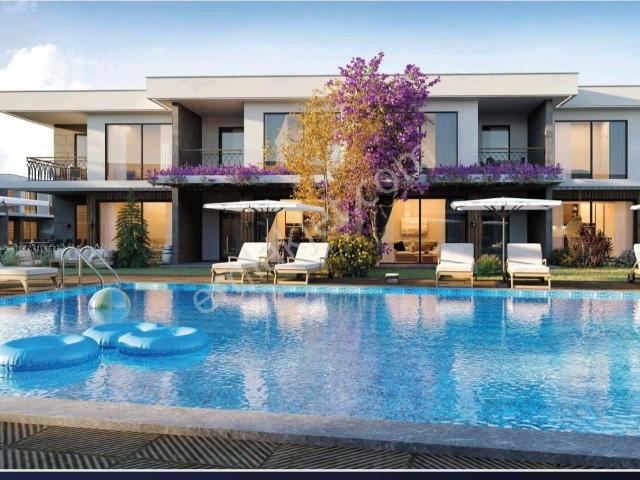 Ayvalık Altınova'da Havuzlu Sitede Satılık 2+1 Villa