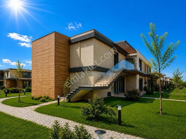 Ayvalık Altınova'da Site İçi Havuz Manzaralı 2+1 Satılık Daire