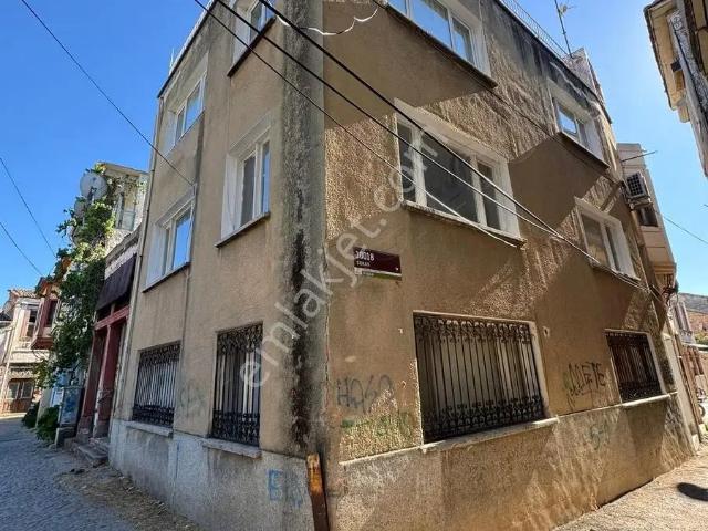 Ayvalık Çarşı Merkezinde 3 Katlı,teraslı Satılık Bina