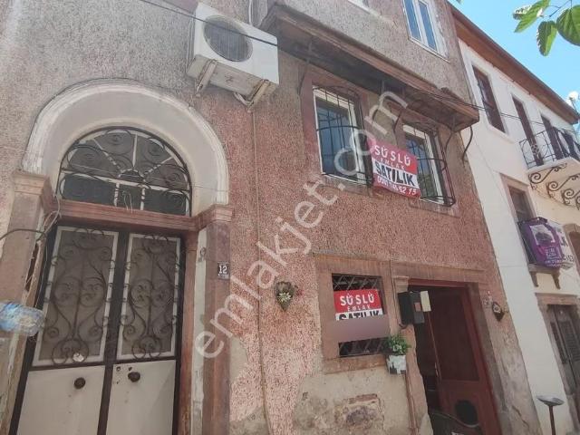 Ayvalık Çarşı İçinde Satılık Bahçeli Müstakil Ev + Dükkan