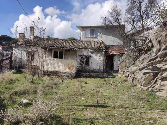 Ayvalık Bağyüzü Köyünde Satılık Bahçeli Müstakil Köy Evi