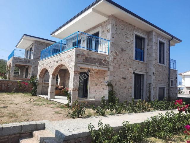 Ayvalık Cunda Adasın'da Deniz Manzaralı Sıfır Lüks Dubleks Taş Villa