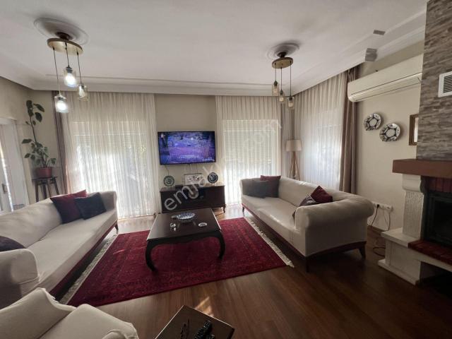 Ayvalık Cunda Da Satılık Muhtesem Villa.geniş Bahceli