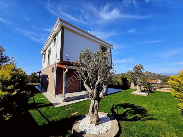 Ayvalık Cunda Da Tam Müstakil Satılık 4+1 Sıfır Villa