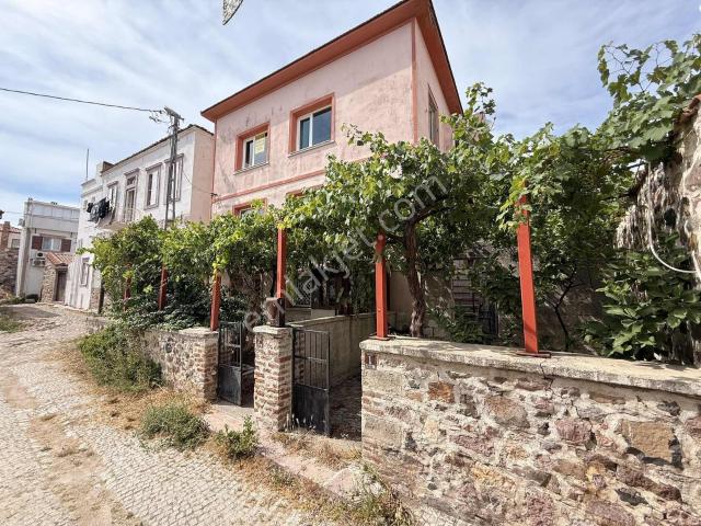 Ayvalık Cunda 3 Katlı Bahçeli Manzaralı Müstakil Ev