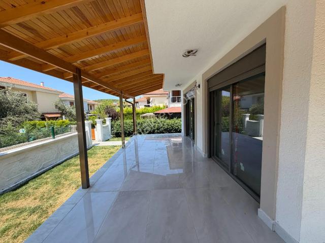 Ayvalık Camlık Ta Satılık Mustakil Villa