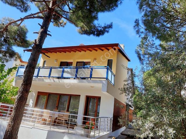 Ayvalık Sarımsaklı'da 3+1 Kiralık Müstakil Villa