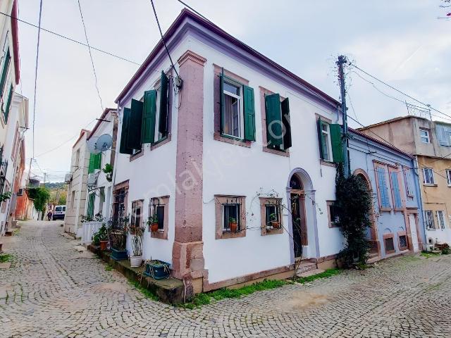Ayvalık Hayrettinpaşa'da Tarihi Dokuda Kiralık Eşyalı Rum Evi
