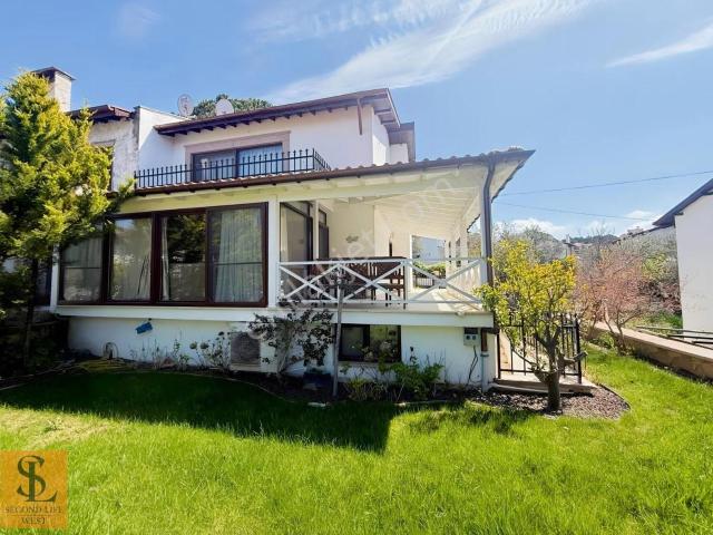 Ayvalık Şirinkent'te Denize Yakın Yenilenmiş 3+1 Satılık Villa