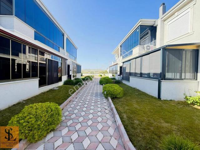 Ayvalık Küçükköy'de Havuzlu Butik Sitede Bahçe Katı 2+1 Daire