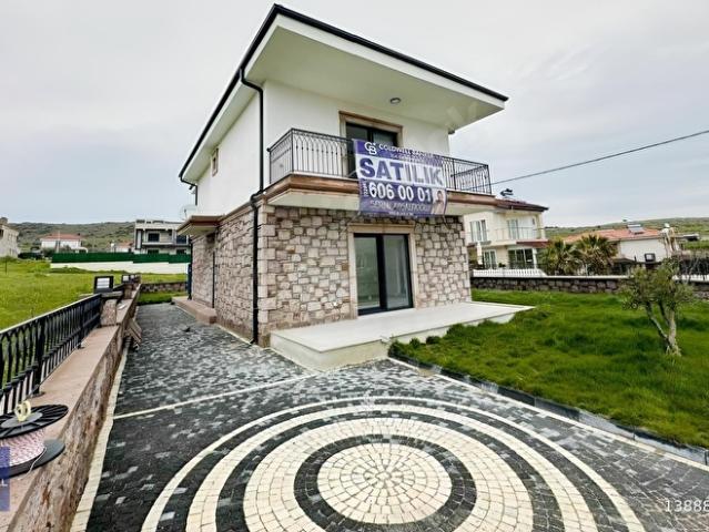 Ayvalık Küçükköyde Sıfır 4+1 Villa 477 m Arsa