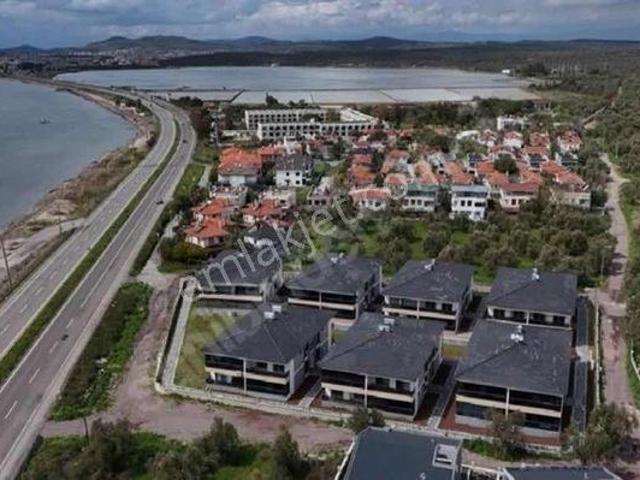 Ayvalık Küçükköyde Yüzme Havuzlu 2 + 1 Kıralık Daıre