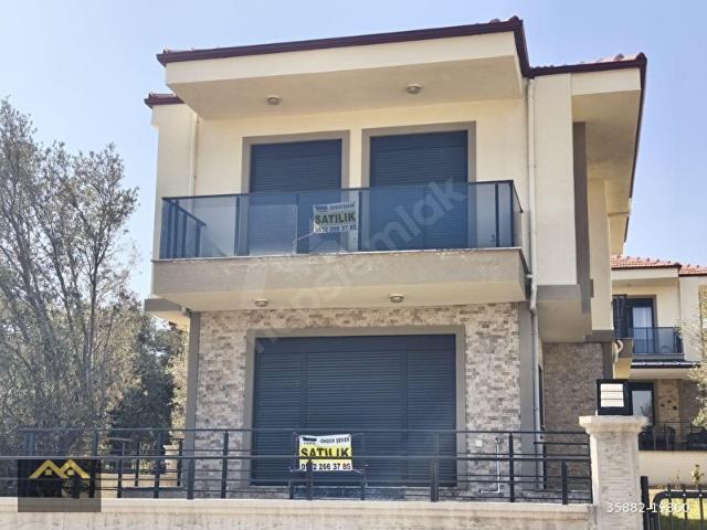 Ayvalık Karaağaç'ta Satılık Sıfır Villa 3+1 Site içerisinde
