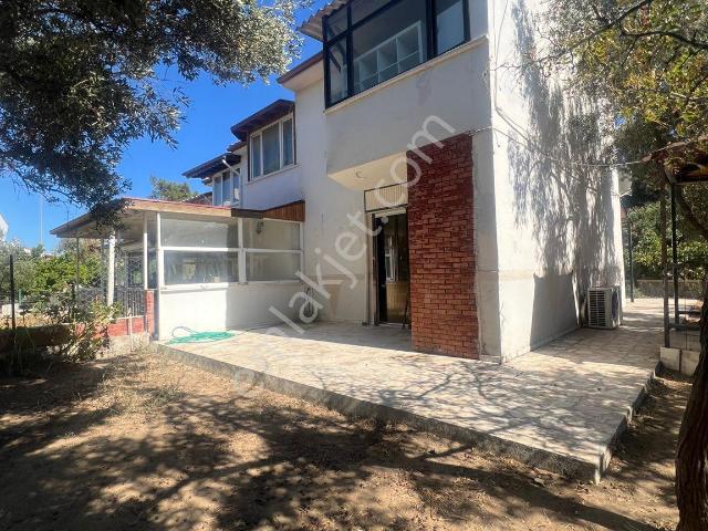 Ayvalık Sahilkent’te Site İçinde Denize 60m Kiralık Villa