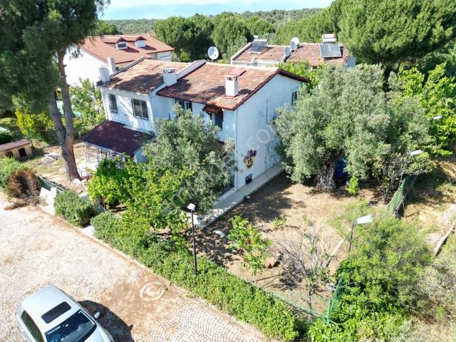Ayvalık Sahilkent Mahallesinde Site İçerisinde Bahçeli Villa