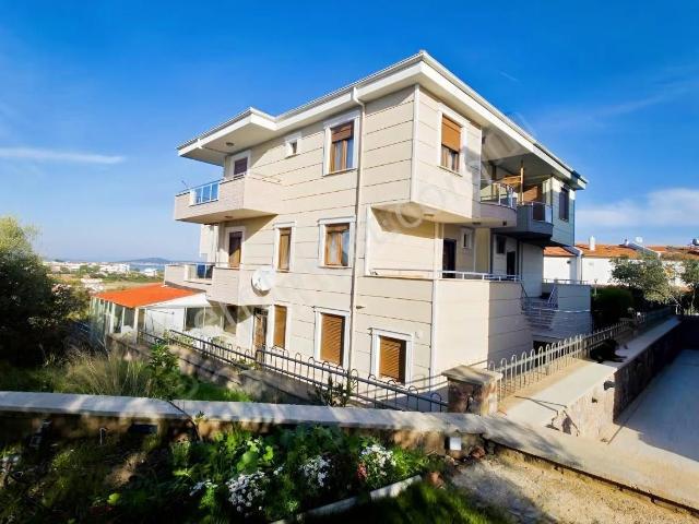 Ayvalık Sahilkent'te Deniz Manzaralı,3+1 Eşyalı Kiralık Villa