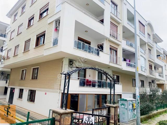 Ayvalık Sarımsaklı'da Nezih Ve Merkezi Konum 2+1 Kiralık Daire