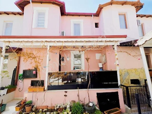 Ayvalık Sarımsaklı'da Satılık Site İçinde Villa