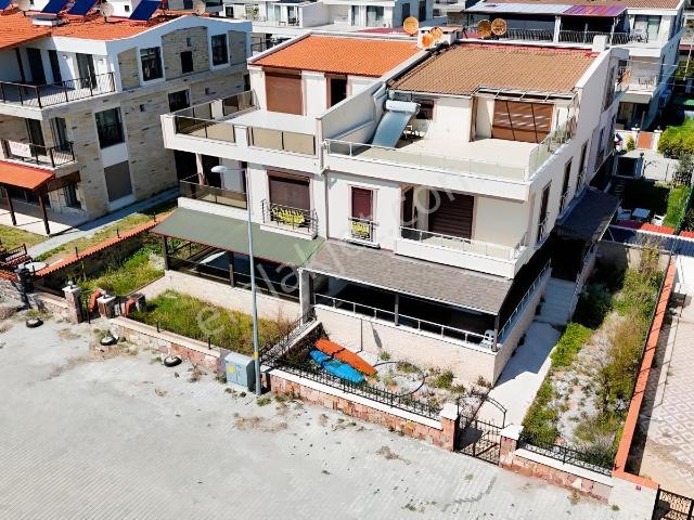 Ayvalık Sarımsaklı Plajında 3 Katlı Eşyalı Full Manzaralı Villa