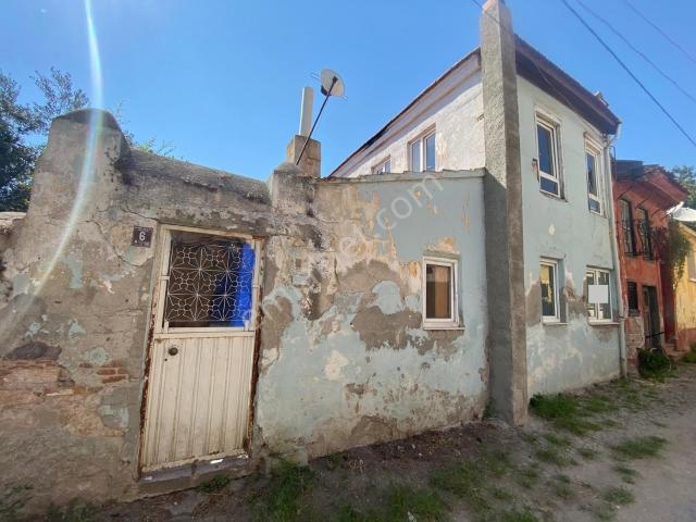 Ayvalık’ta Denize Yürüme Mesafesinde 102 M2 Ticari İmarlı Müstakil Ev