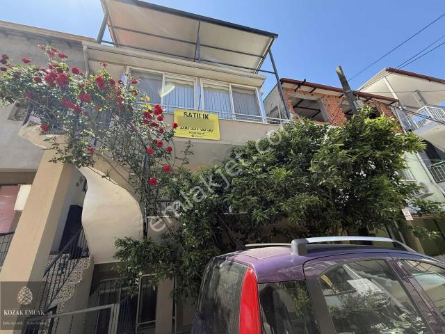 Ayvalık Yenimahallede Satılık 3 Artı 1 Bahçe Katı Daire