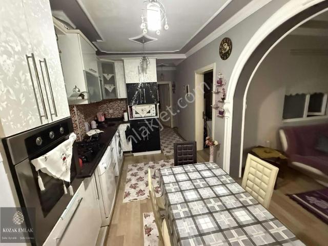 Ayvalık Yenimahallede Satılık 3artı1 Bakımlı Daire
